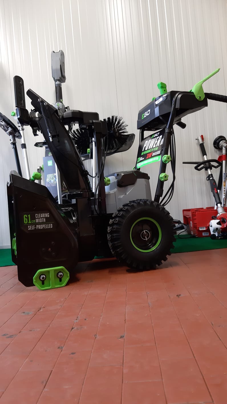 Sembra un giocattolo....invece è molto professionale! Egopower Spazzaneve