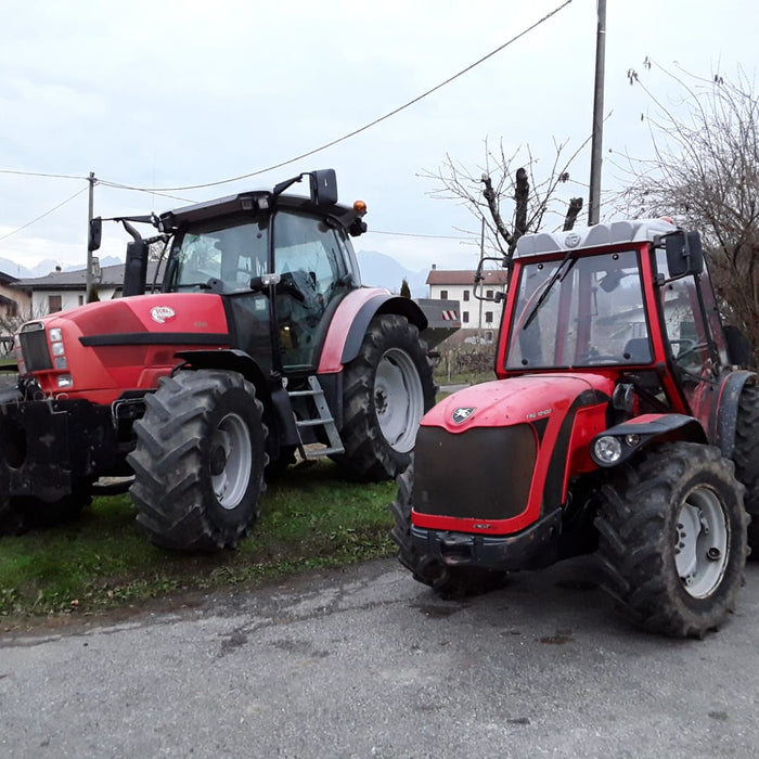 Trattori pronti in attesa della prima nevicata